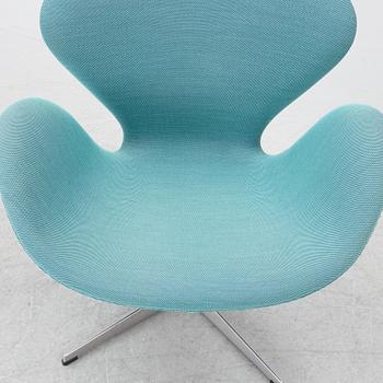 Arne Jacobsen, armchair, "The Swan", Fritz Hansen, Denmark, 2010.