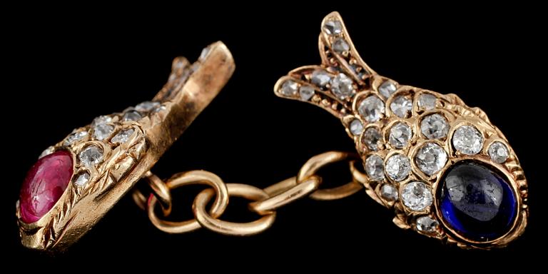 MANCHETTKNAPPAR, ett par, 18k guld, cabochonslipade safirer samt fasettslipade diamanter, troligtvis Ryssland. V 10 g.