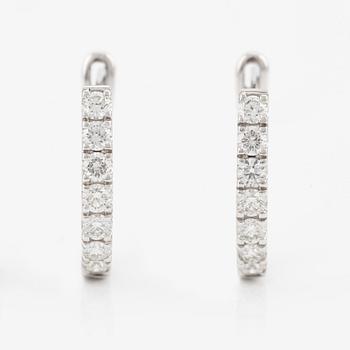 Örhängen kreoler 18K vitguld med briljantslipade diamanter.