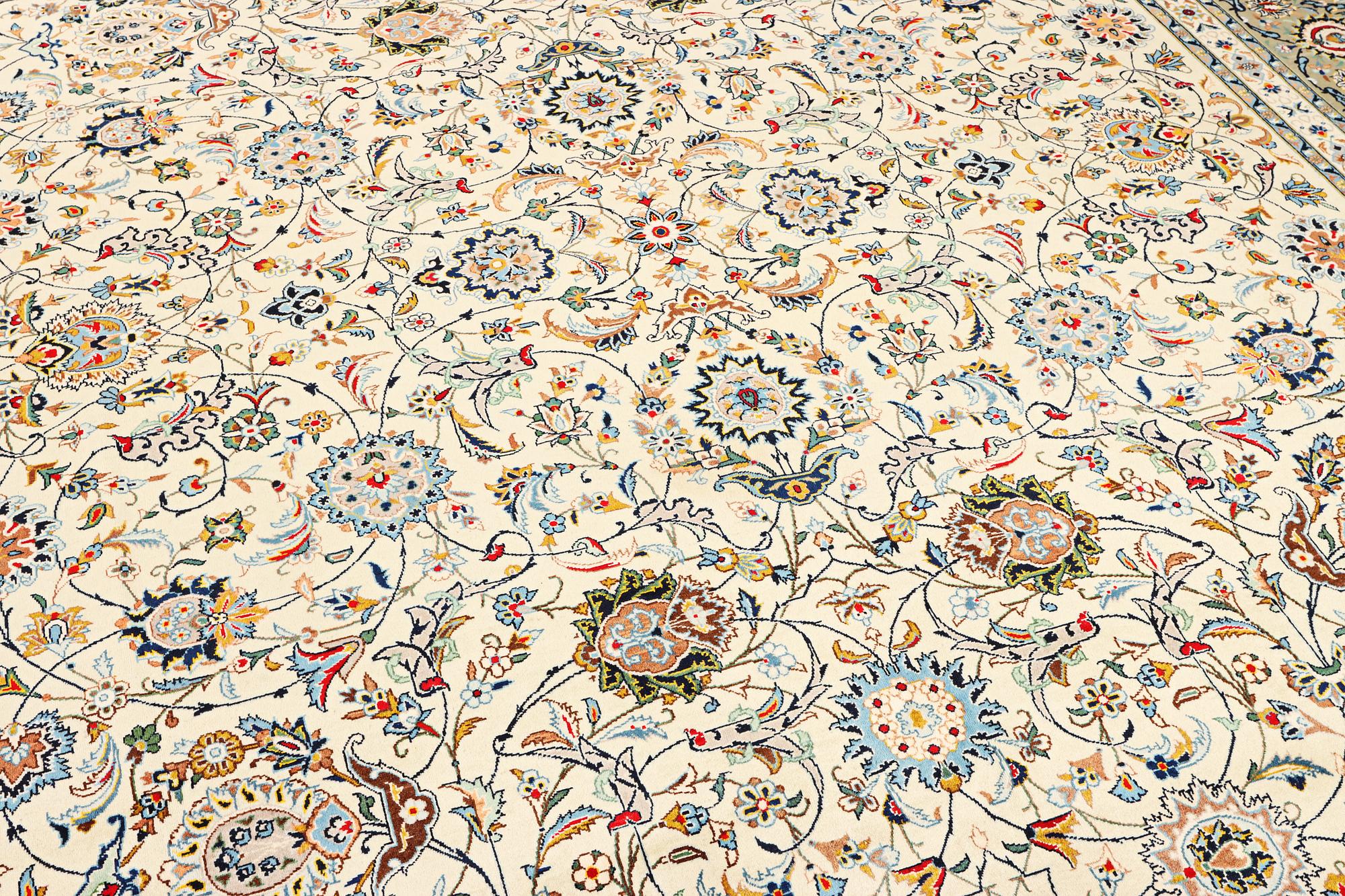 Matta, Keshan, signerad Isfahanian, ca 428 x 327 cm.