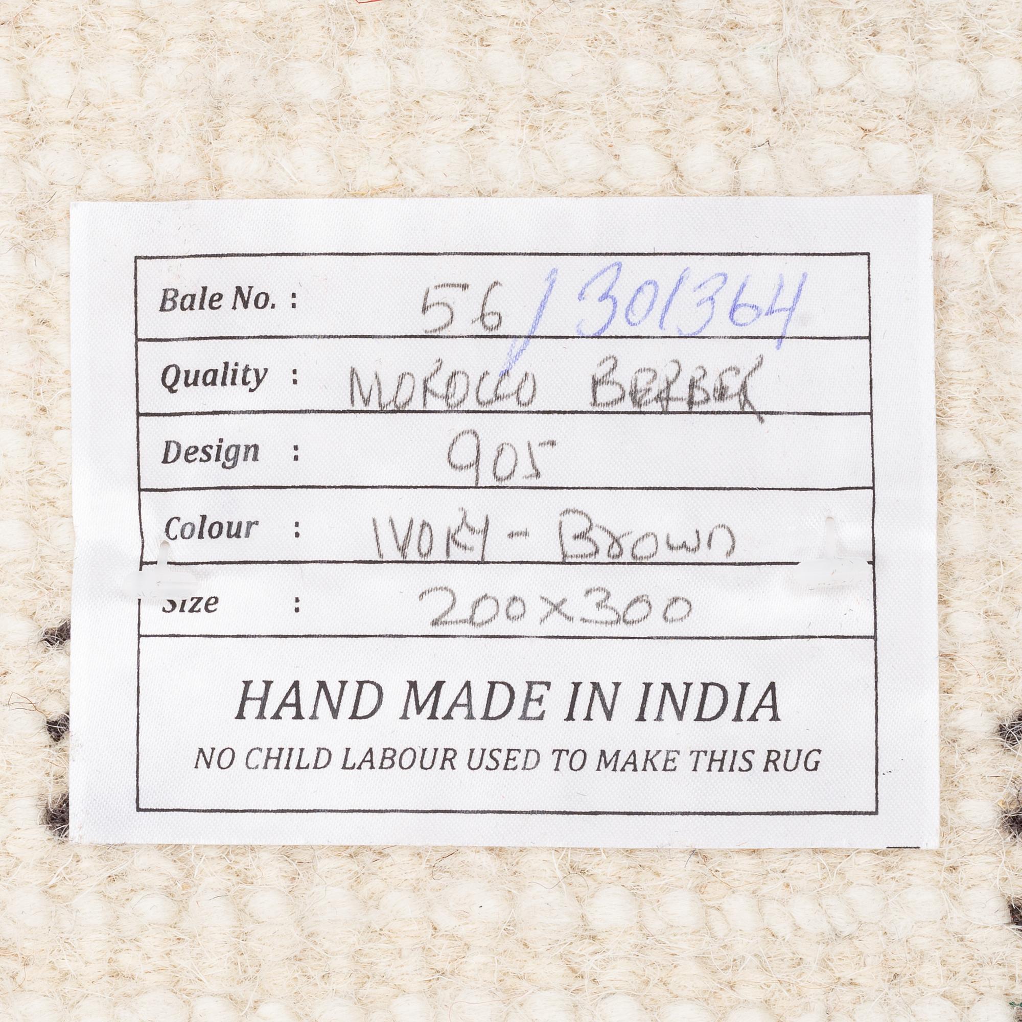 Matta, Marocko design, ca 300 x 200 cm.