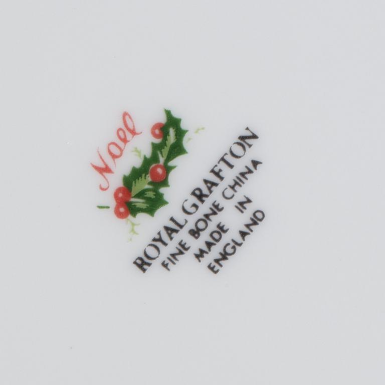 JULSERVIS, 84 delar, porslin, "Noel", Royal Grafton, England, 1900-talets andra hälft.