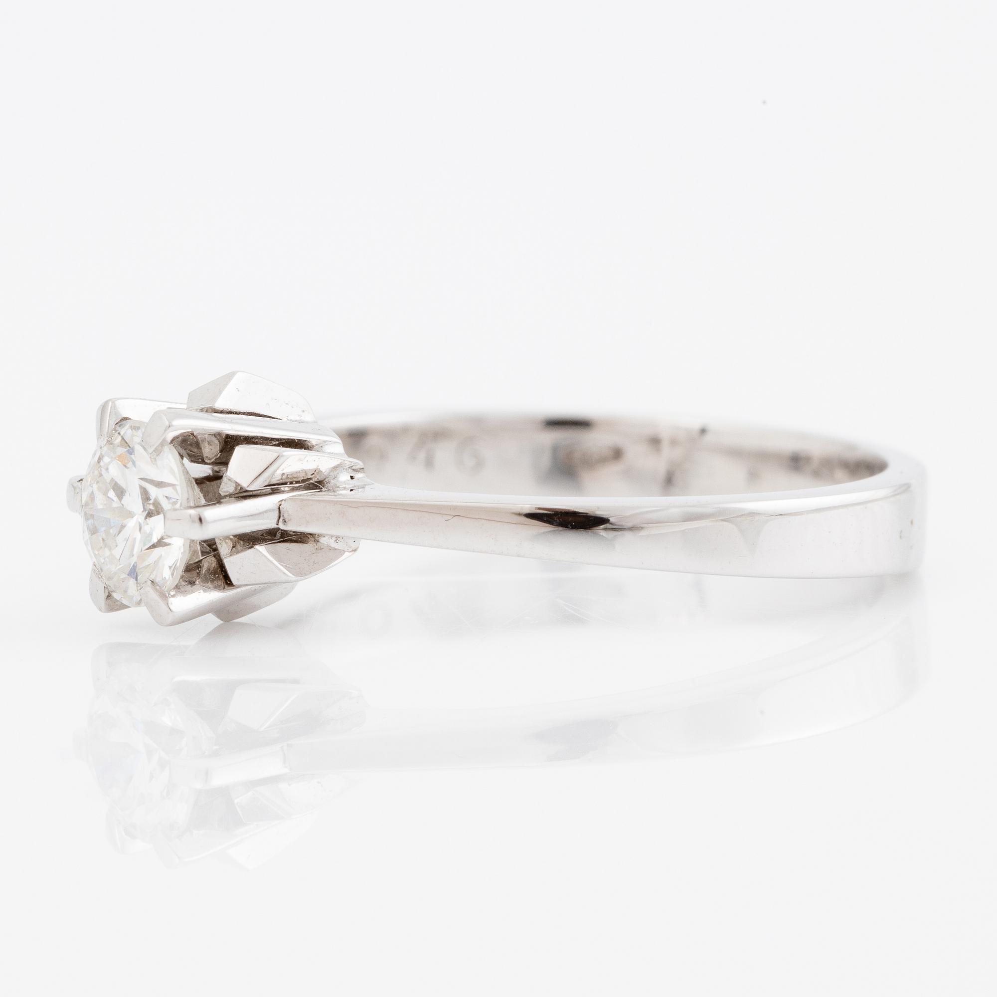 Ring, 18K white gold set with a brilliant-cut diamond, 0.46 ct according to engraving.