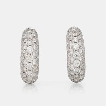 728. A pair of diamond earrings, 2.89 cts according to engraving.