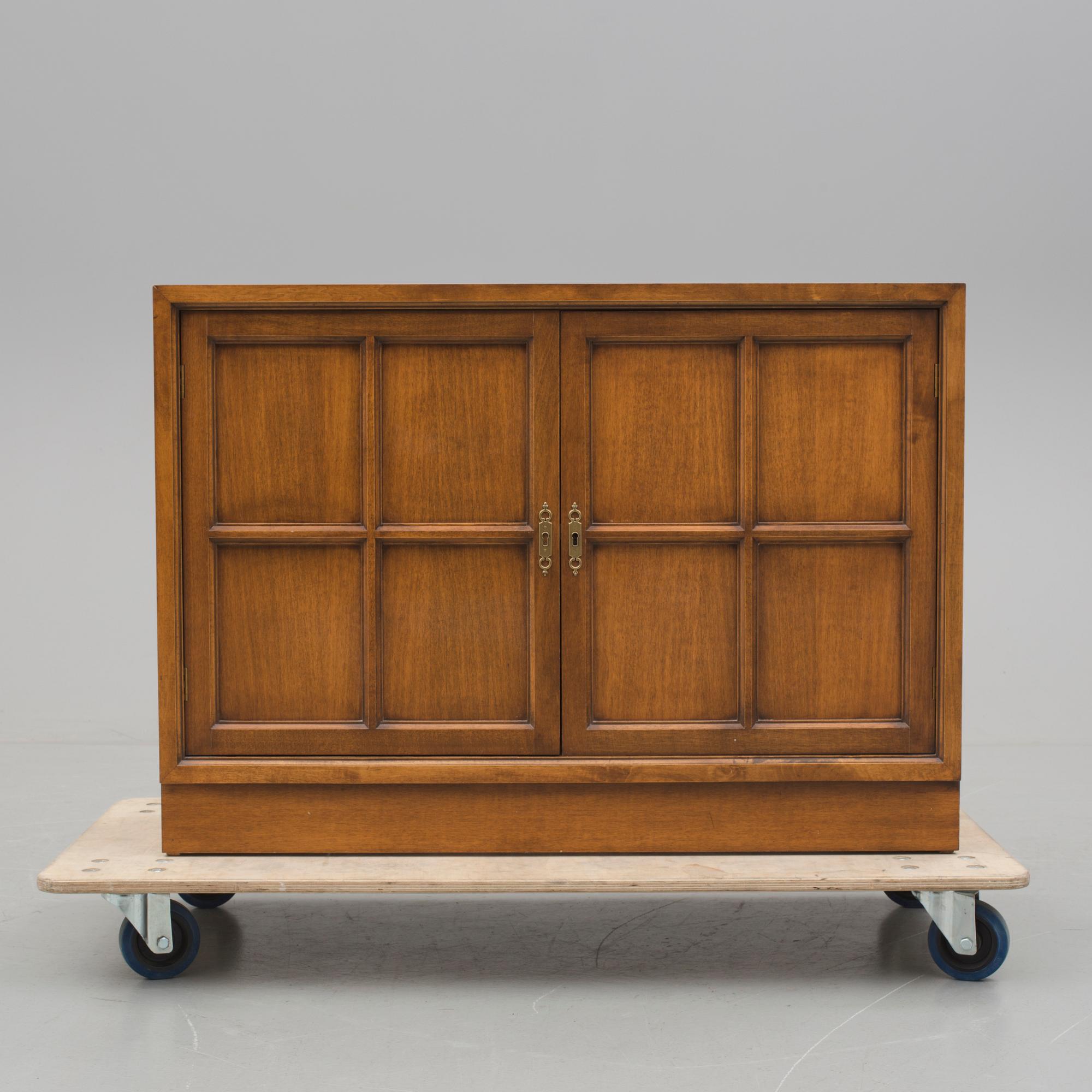 SIDEBOARD, Selva, sent 1900-tal.