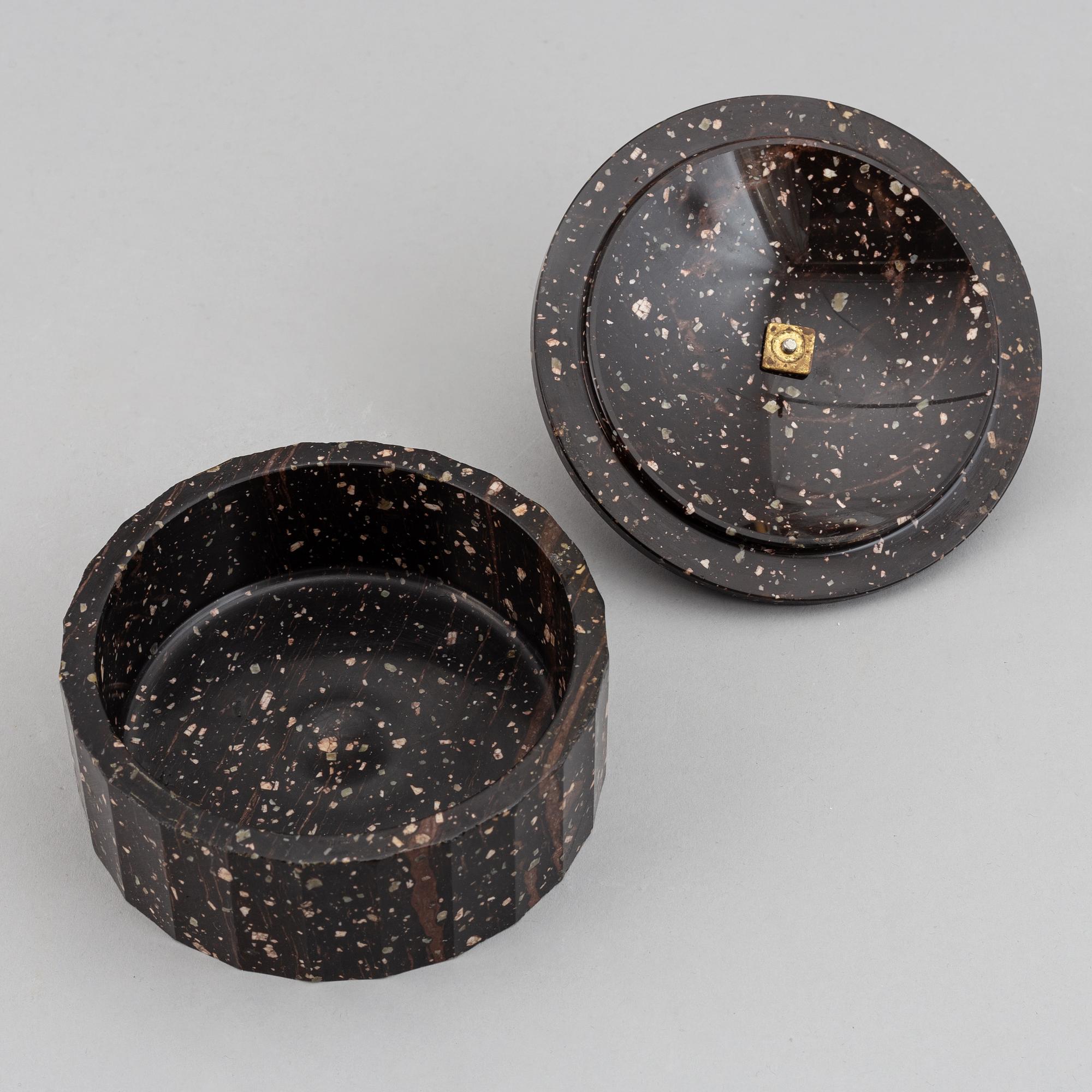 Smörask, porfyr, empire, 1800-talets början.