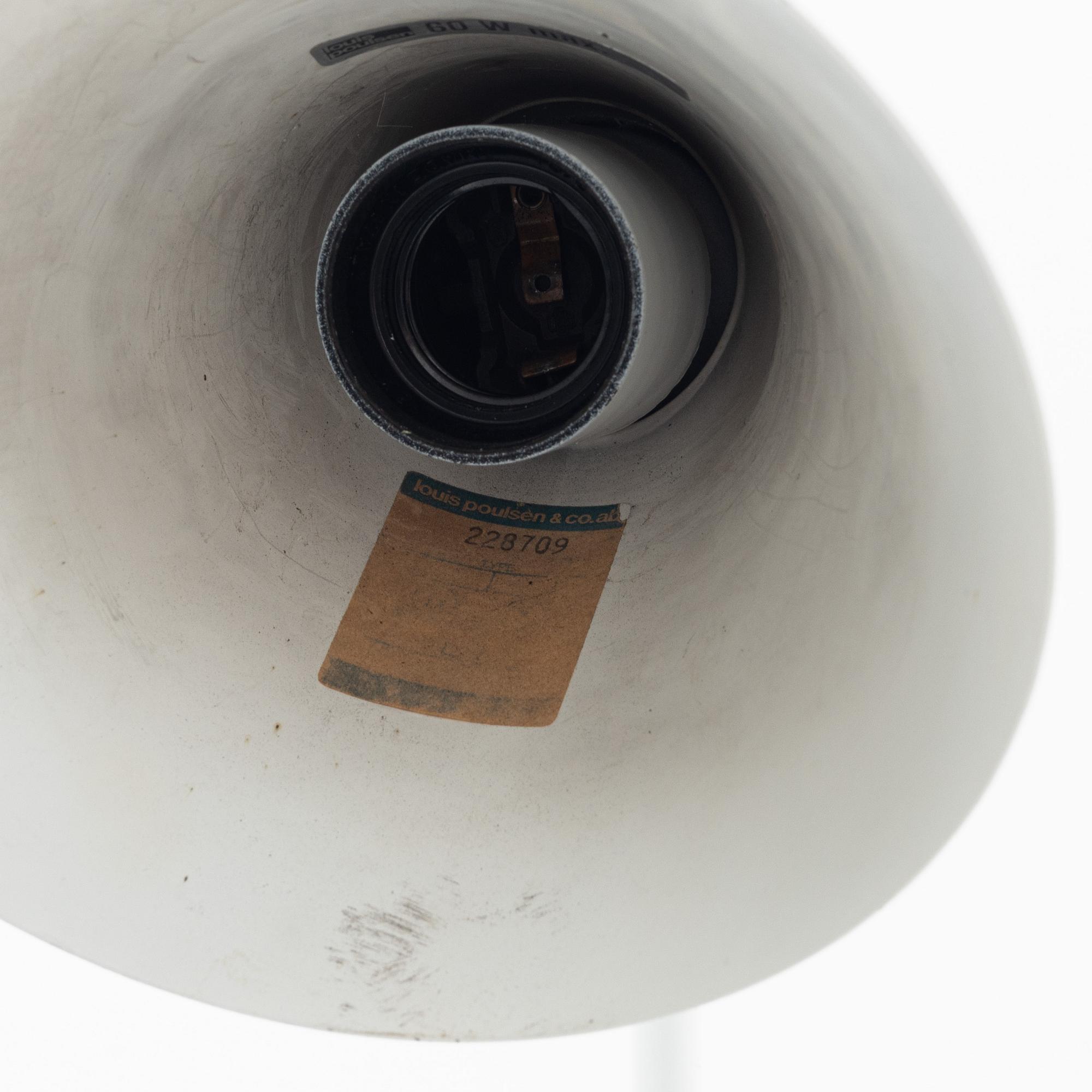 Arne Jacobsen, golvlampa, "AJ", Louis Poulsen, Danmark.