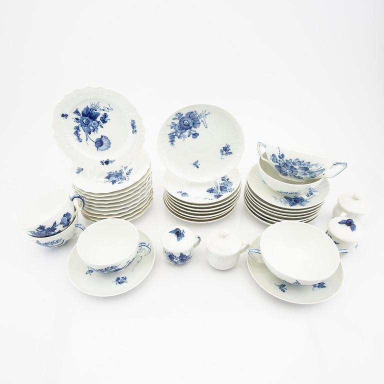 A 41 pcs Blå Blomst porcelain service Royal Copenhagen.