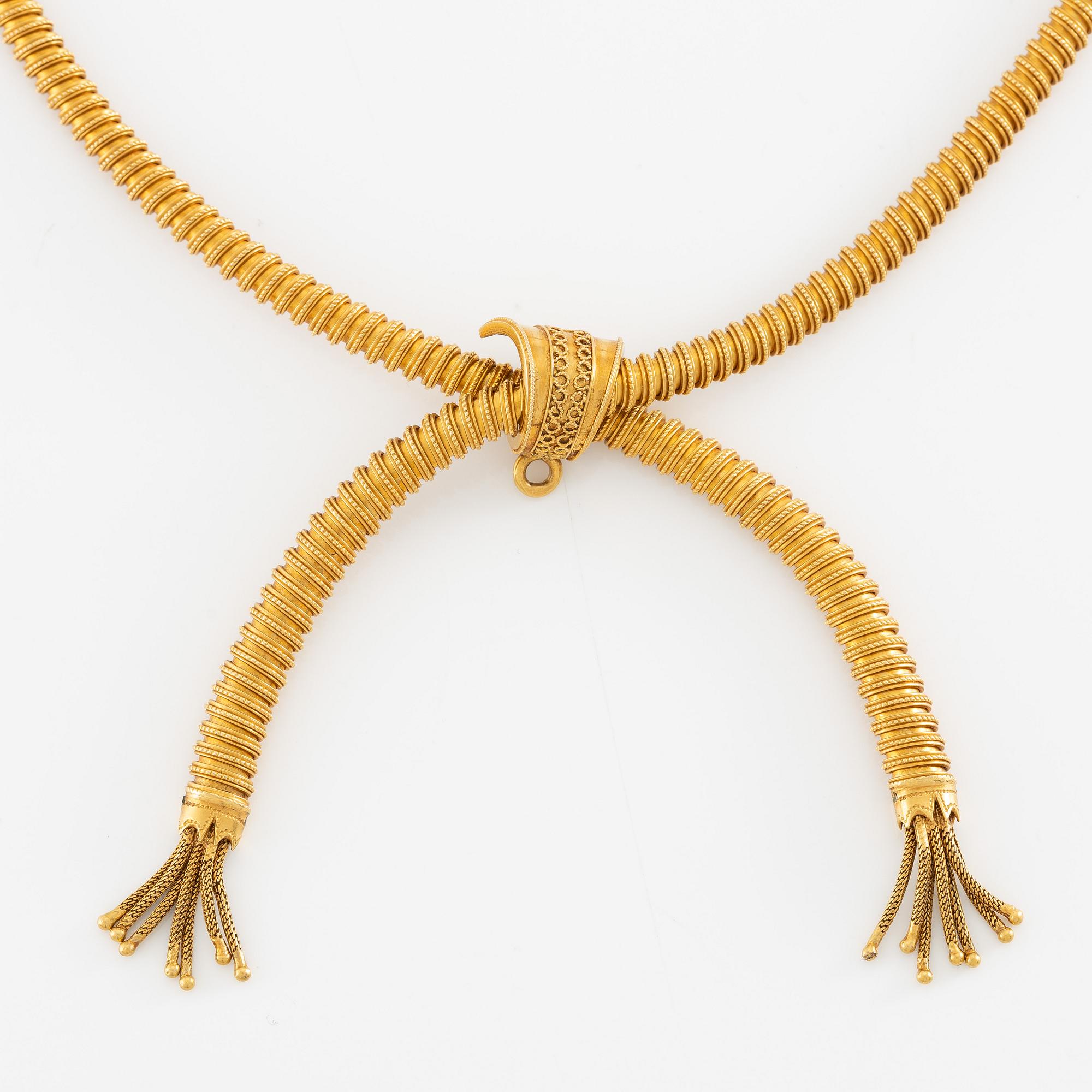 Necklace 18K gold, likely 19th century.