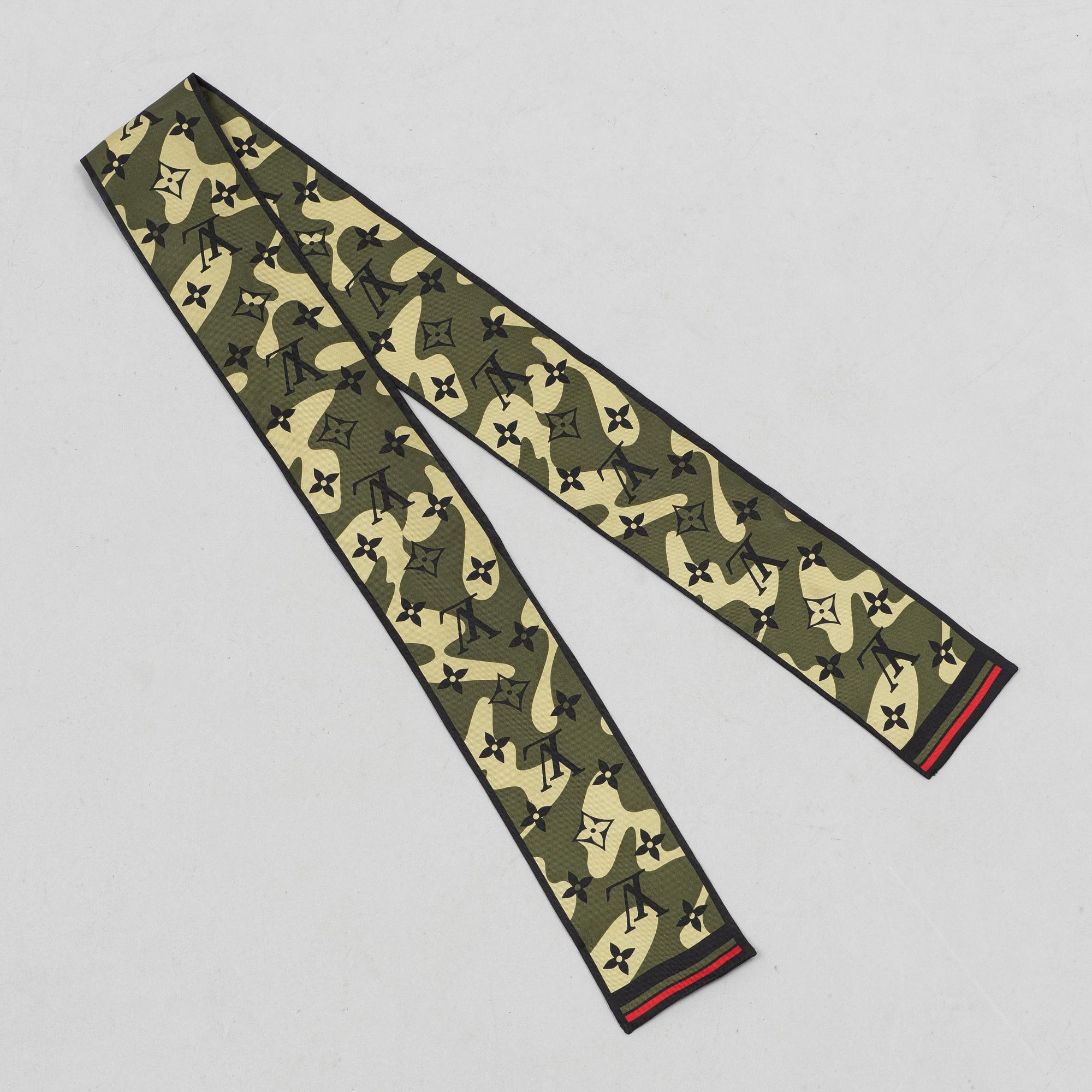 Louis Vuitton X Takashi Murakami, scarf, "Monogramouflage".