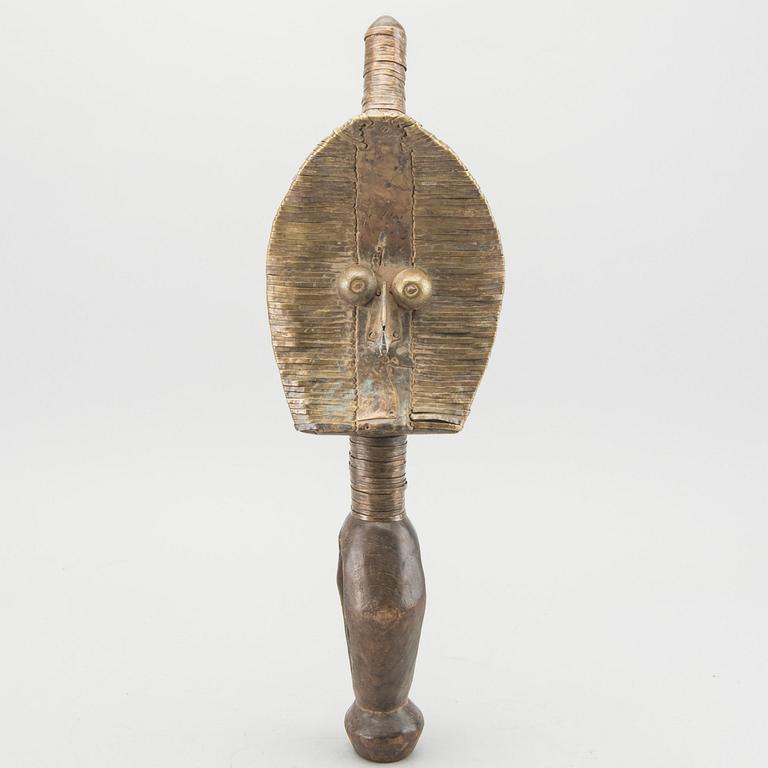 A Kota figure, Gabon 20th century.