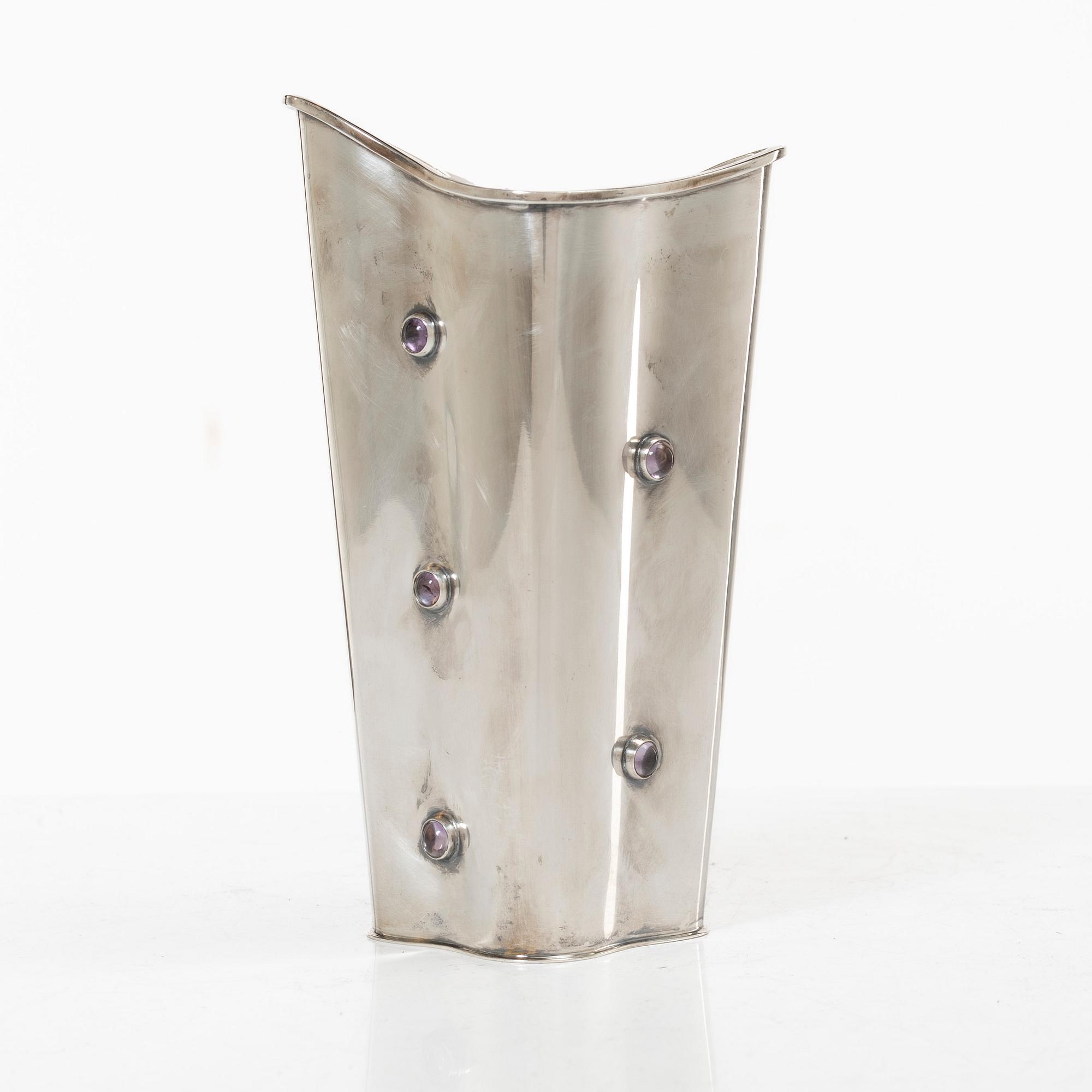 Tage Göthlin, cup with amethysts, silver, Tesi, Gothenburg, 1957.
