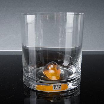ERNST BILLGREN - FYRA GLAS samt VAS, "New Friends", för Kosta Boda, 2000-tal.