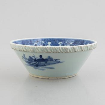 Parti kinesiskt porslin, 13 delar, Qingdynastin, 1700- och 1800-tal.