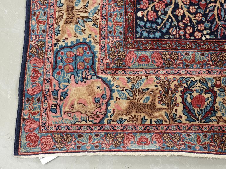 SEMI-ANTIQUE TABRIZ FIGURAL. 273,5 x 162 cm.