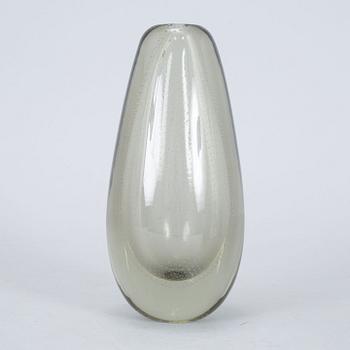 GUNNEL NYMAN, a glass vase, Nuutajärvi Notsjö, Finland 1947.
