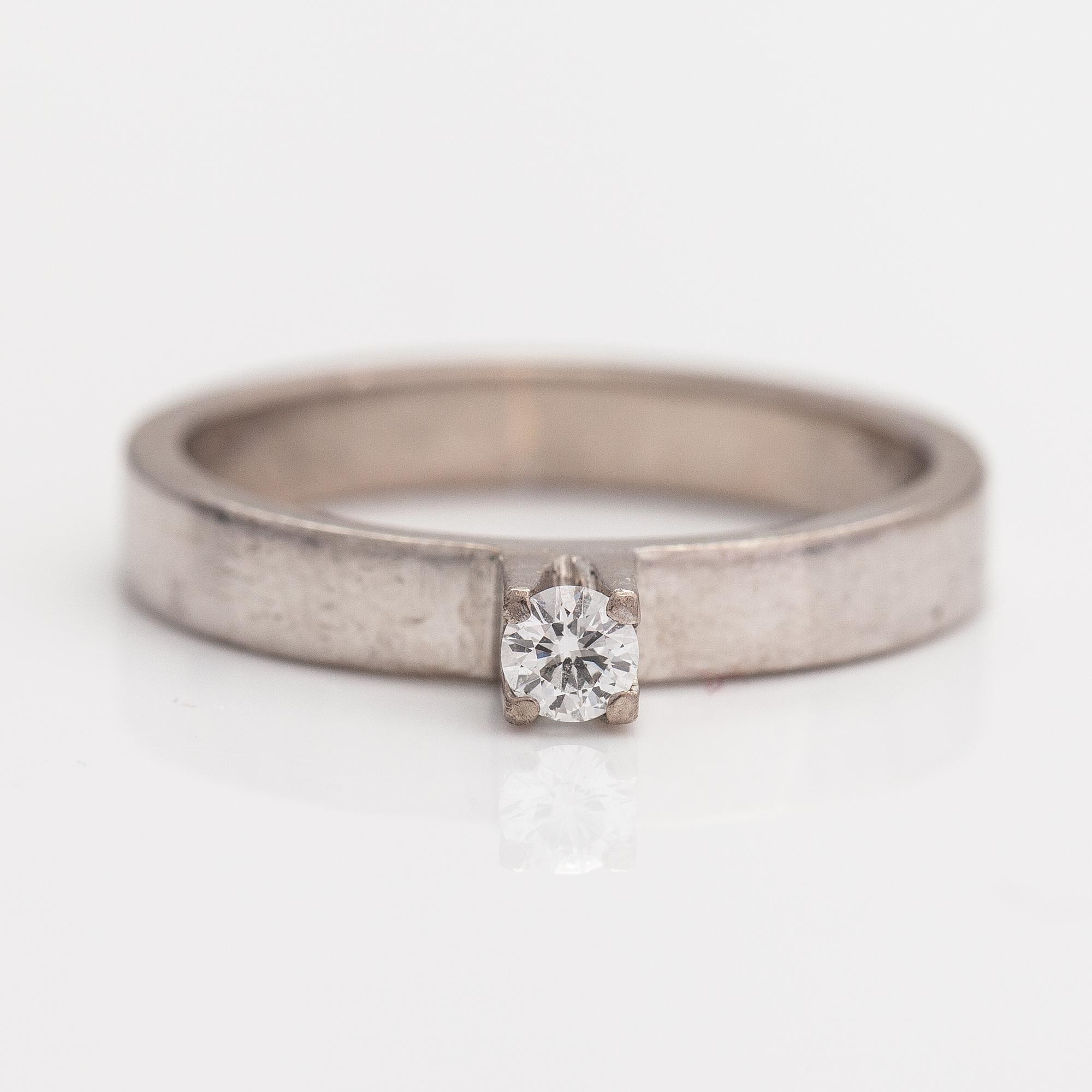 Ring, 18K vitguld, diamant ca 0.10 ct.