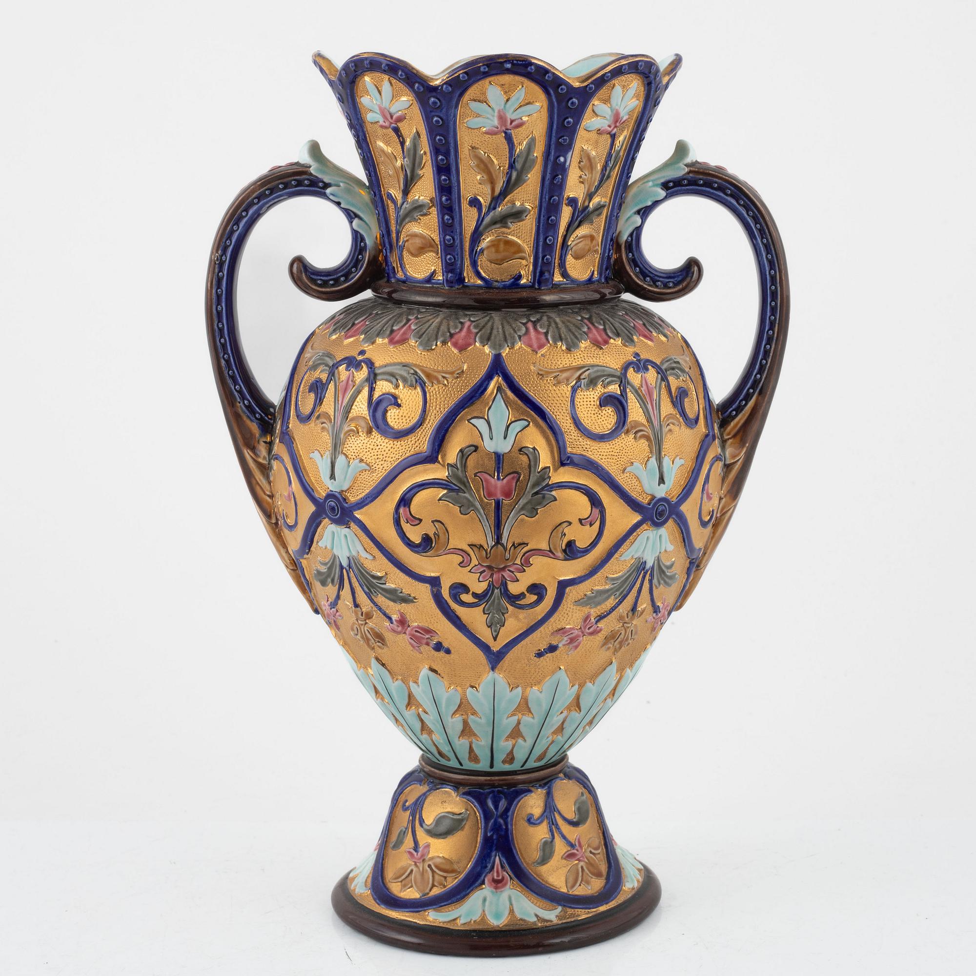 Urna, majolika, Rörstrand, omkring år 1900.