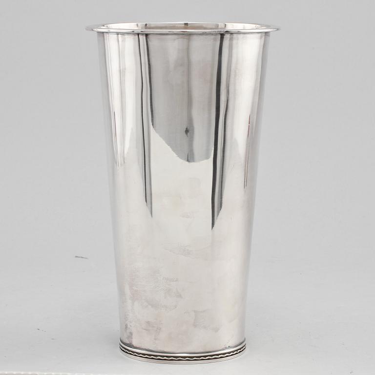VAS, silver, Eric Råström, Stockholm, 1966. Vikt 585 g.