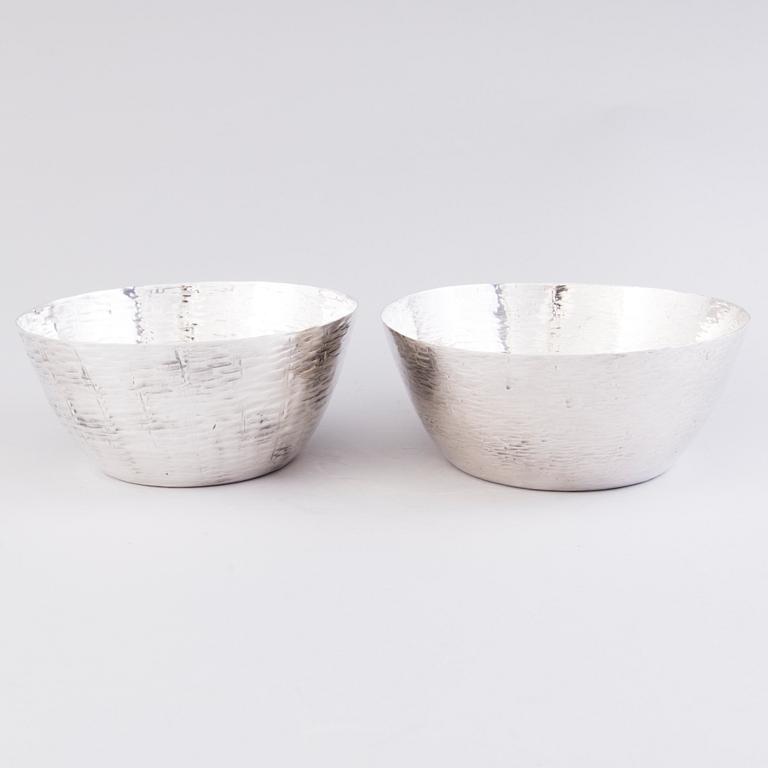 TAPIO WIRKKALA, skålar 2 st, silver Hopeakeskus/Kultakeskus, Tavastehus 1966 och 1986.