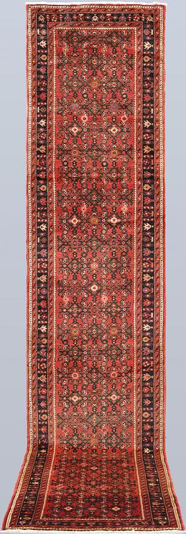 A Hosseinabad runner carpet, 384 x 80 cm.