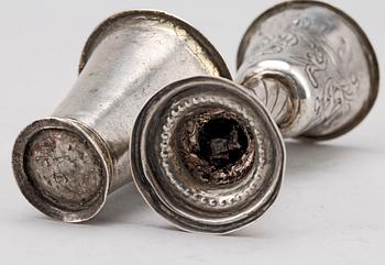 KALK samt BÄGARE, silver, A Wedin, Söderhamn 1838-64, respektive Magnus Stråtin, Uddevalla 1767. Vikt ca 74 gram.