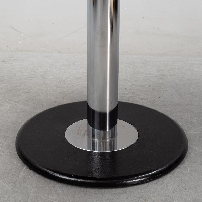 A round table by Börge Lindau, secpnd half of the 20th Century.