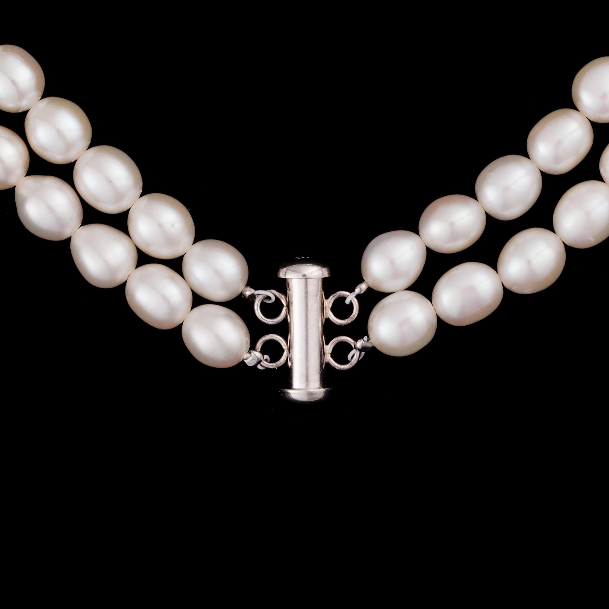 PÄRLCOLLIER, 2-radig, odlade pärlor, silverlås. 2000-tal.