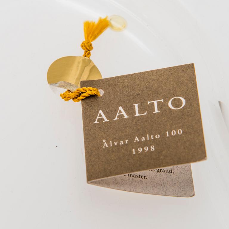 ALVAR AALTO, JUHLAVUOSIVATI, lasia, signeerattu ja numeroitu "Alvar Aalto 100 1998 Iittala 432/1998".