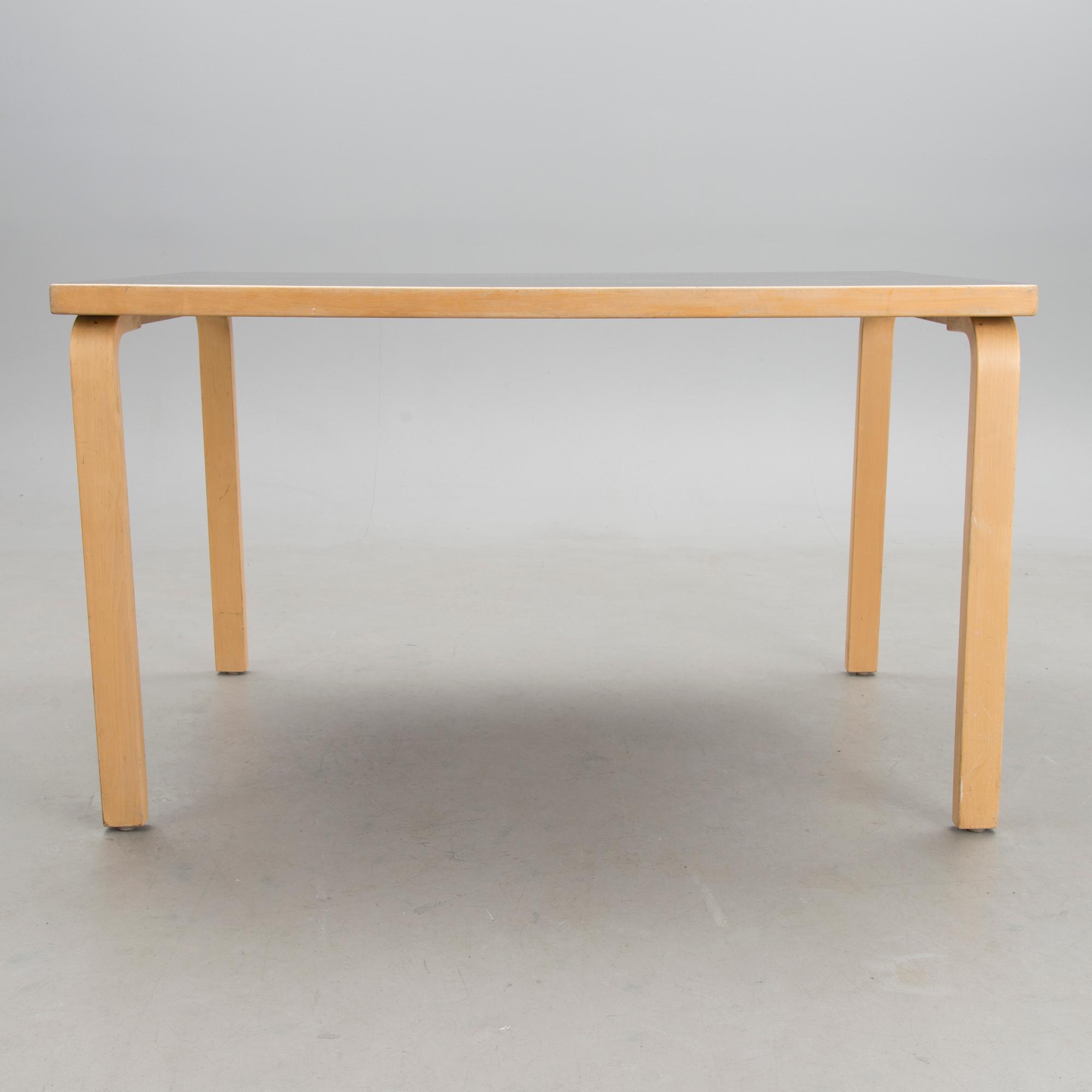 ALVAR AALTO, bord, modell 82, Artek 1900-talets mitt.