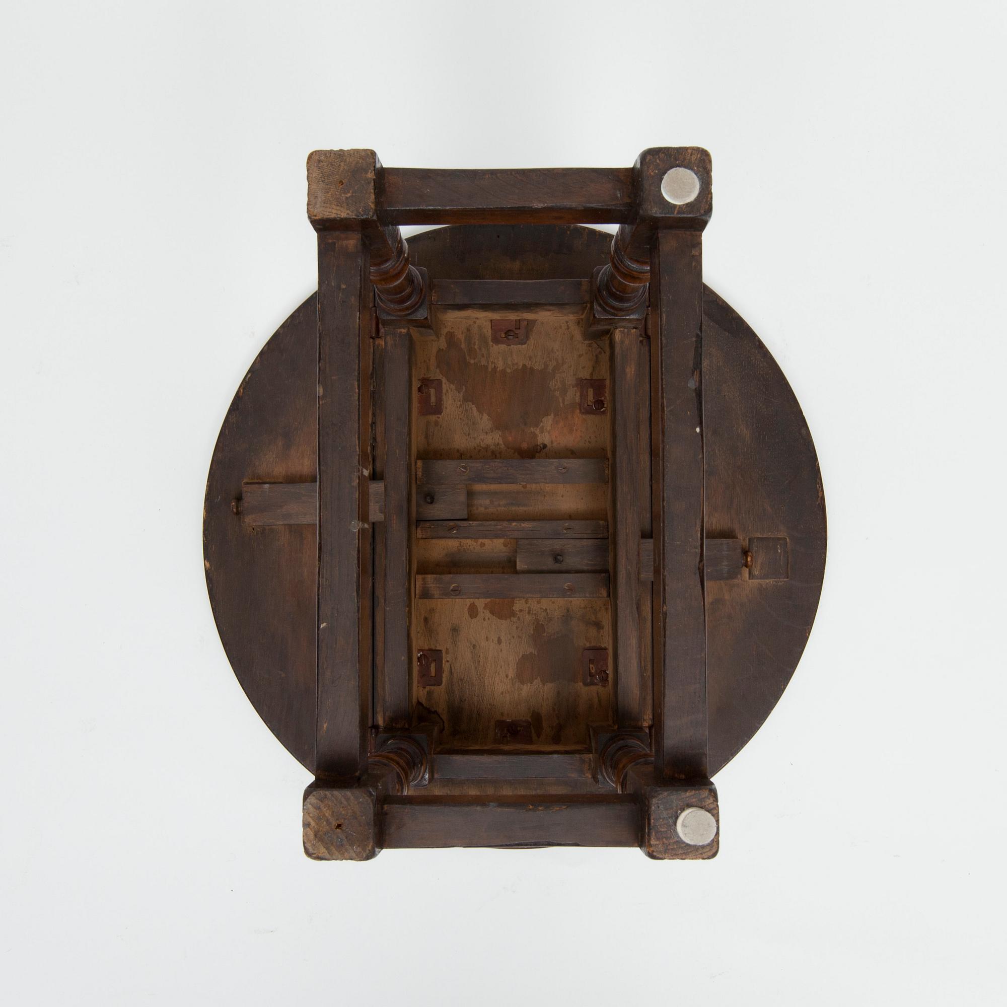 SIDEBOARD med klaffar, engelsk stil, 1900-talets början.