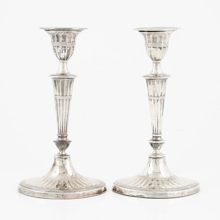 A pair of silver candlesticks, Lambert & Co, London 1899.