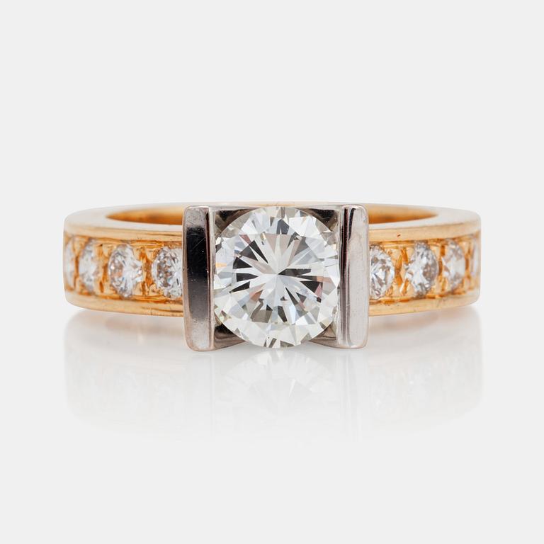 A brilliant-cut diamond ring. Center stone circa 1.30cts.