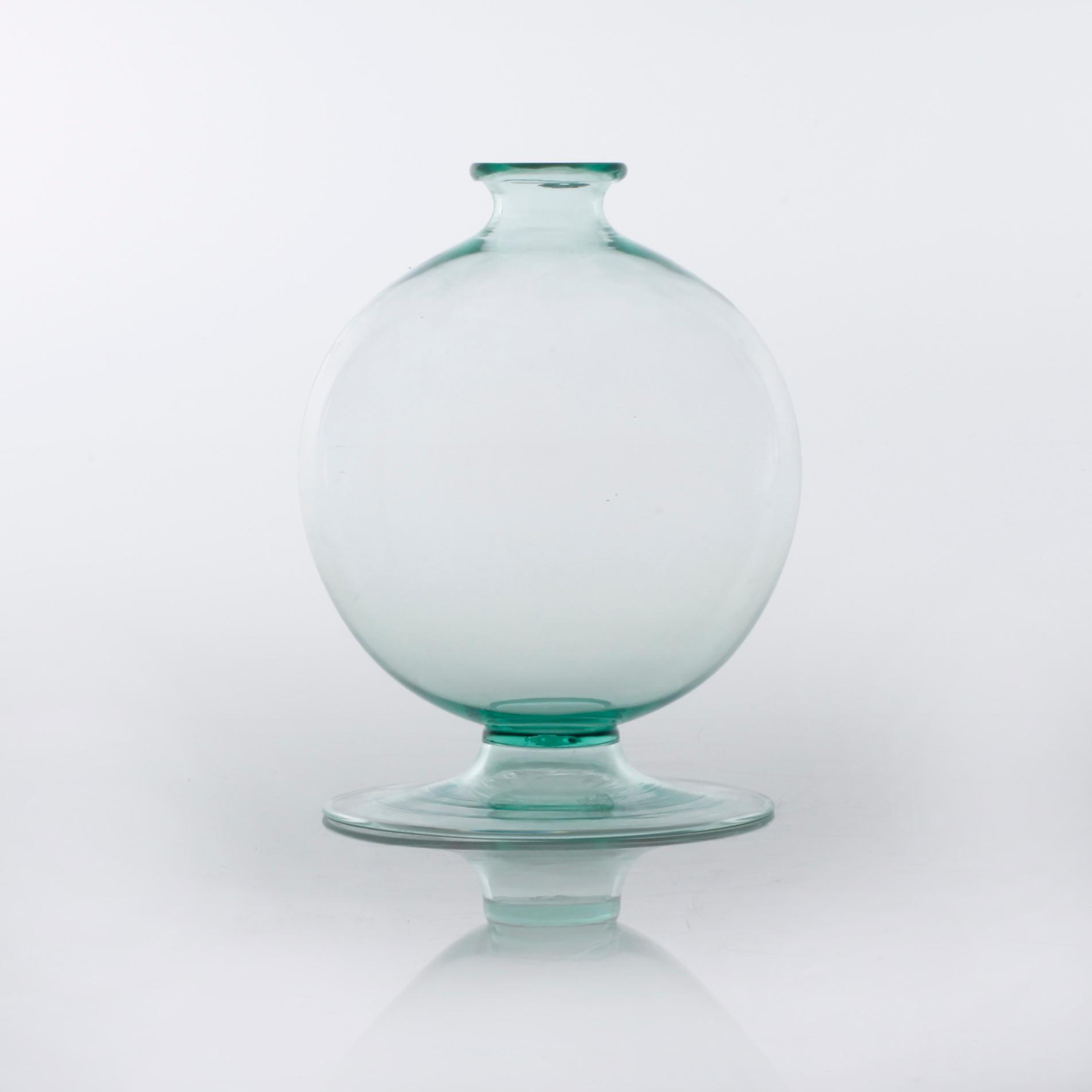 A glass vase, possibly by Napoleone Martinuzzi or Vetorio Zecchin, MVM Cappellin Murano, first half of the 20th century.