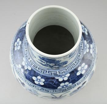 VAS, porslin, Kina, troligen 1800-tal.