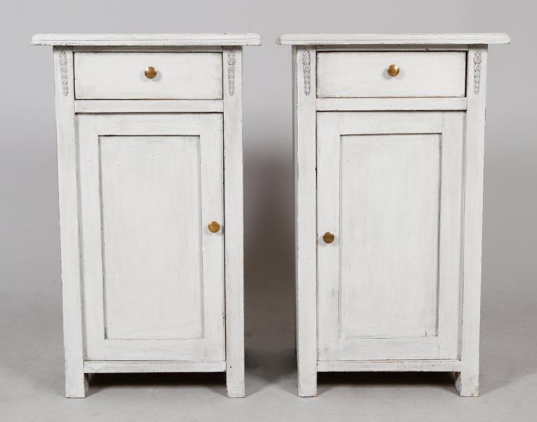 POTTSKÅP, 1 par, gustaviansk stil, 1900-talets första hälft.