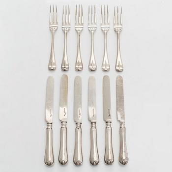 John Samuel Hunt, haarukoita ja veitsiä, 12 kpl, sterlinghopeaa, Lontoo 1859, venäläiset tuontileimat 1882-1898.