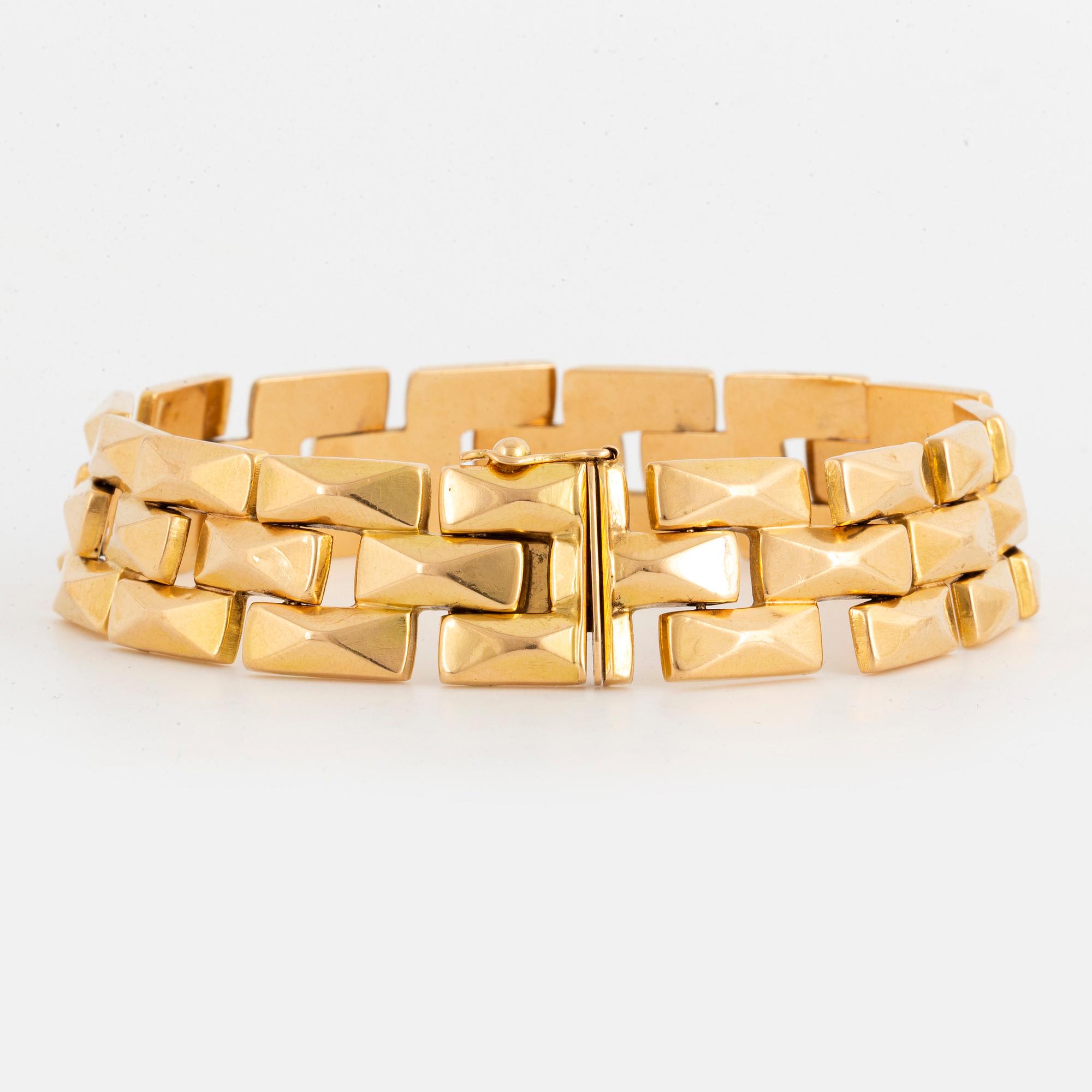 An 18K gold bracelet, Italy.