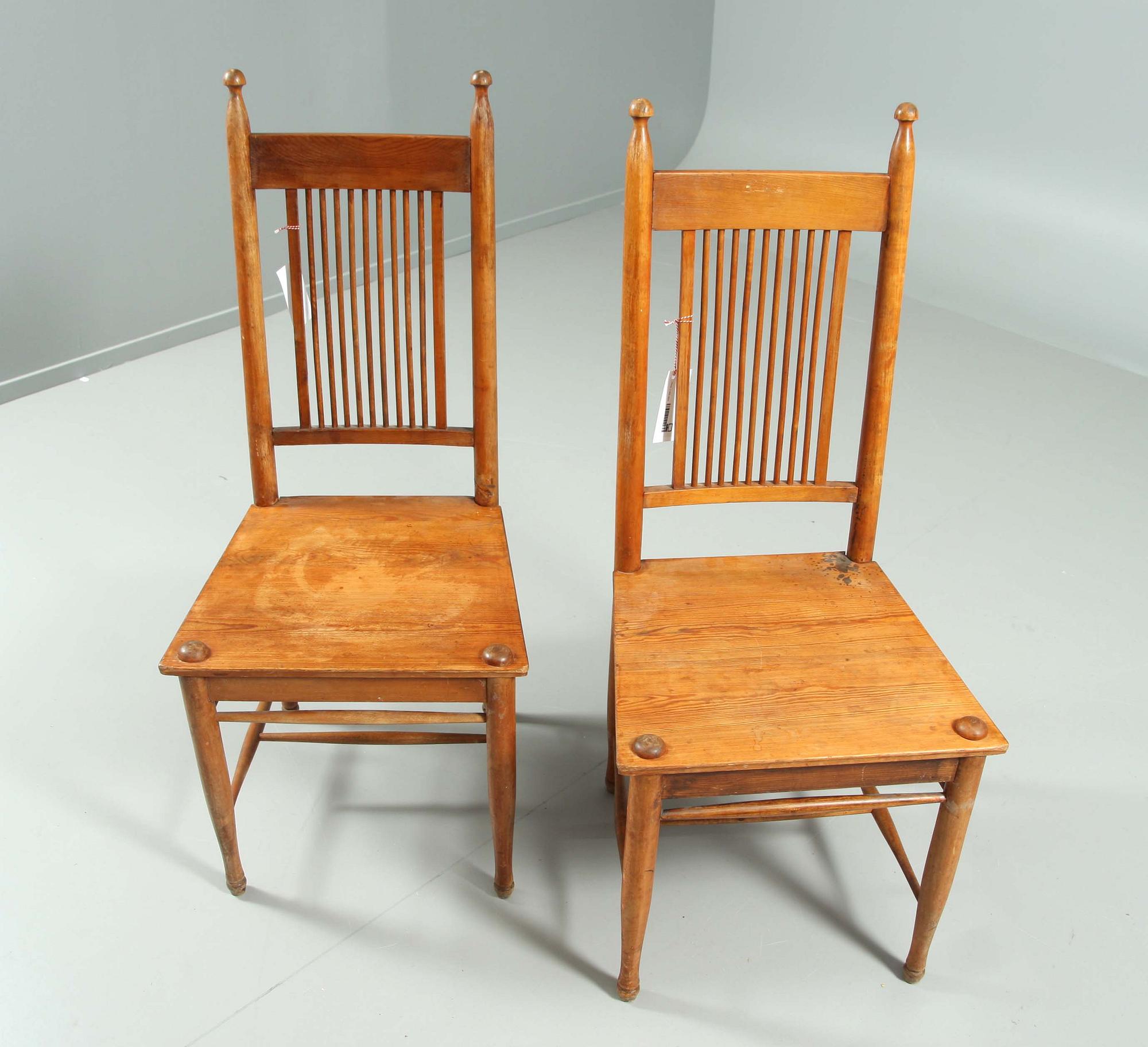 STOLAR, ett par. "Arbetarmöbeln" design Carl Westman, formgiven 1899.