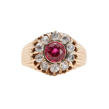 201. A RING, 56 gold, old cut diamonds c. 1.00 ct, synthetic corundum. Russia, the turn of 18/1900. Weight 8,1 g.