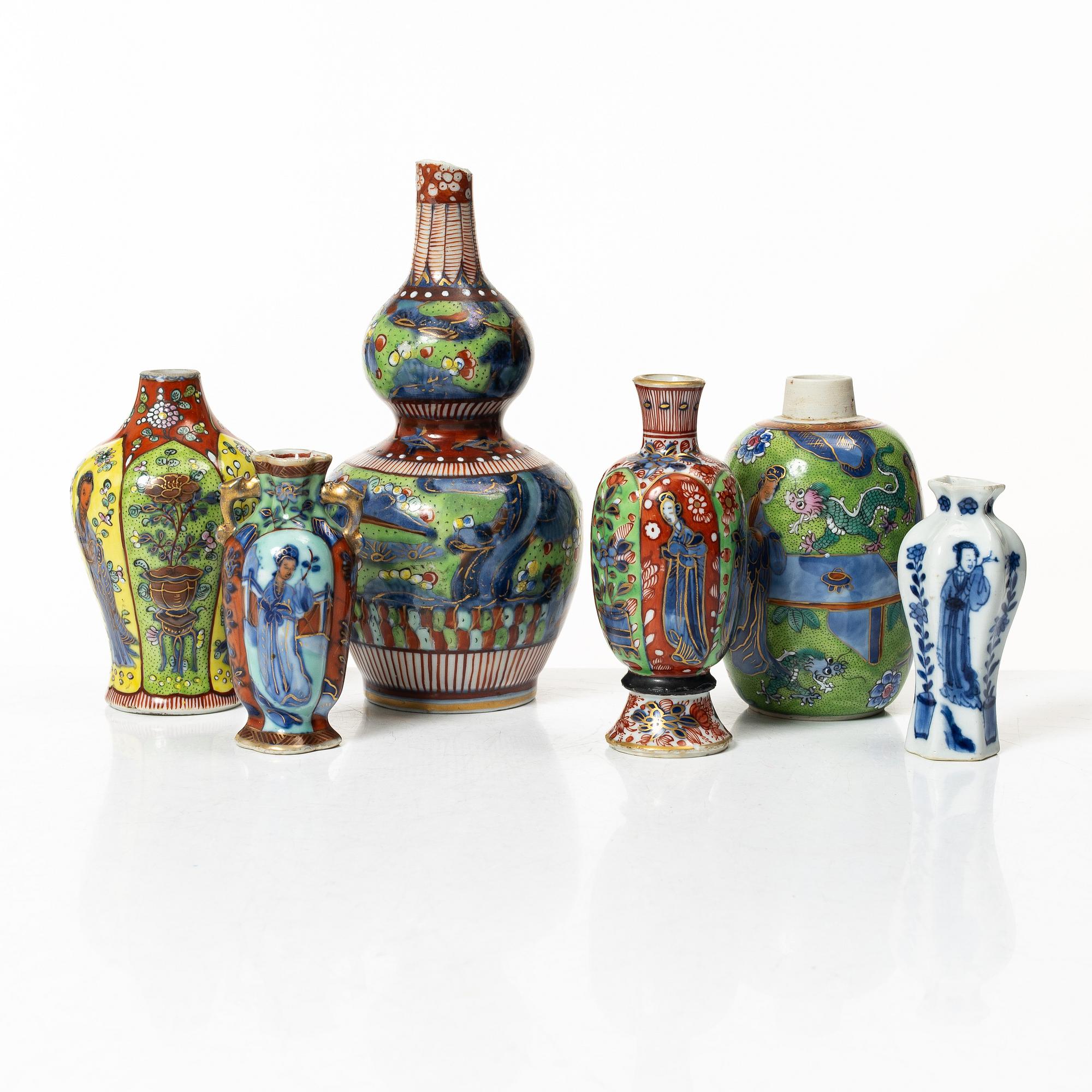 Six clobbered porcelain vases, China, Qingdynasty, 18th century.