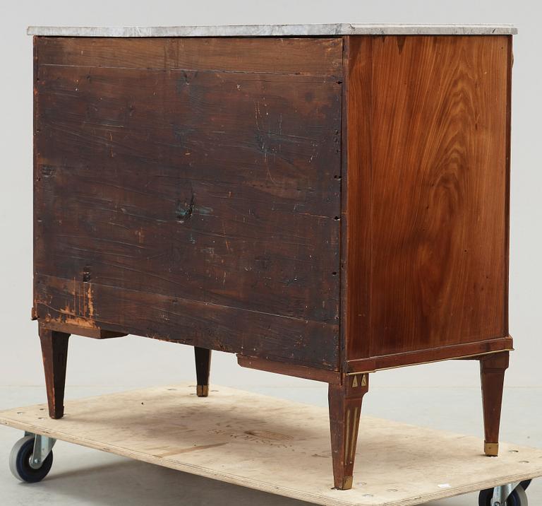 BYRÅ, sengustaviansk, omkring 1800.