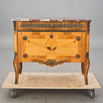 BYRÅ, gustaviansk stil, 1900-talets mitt.