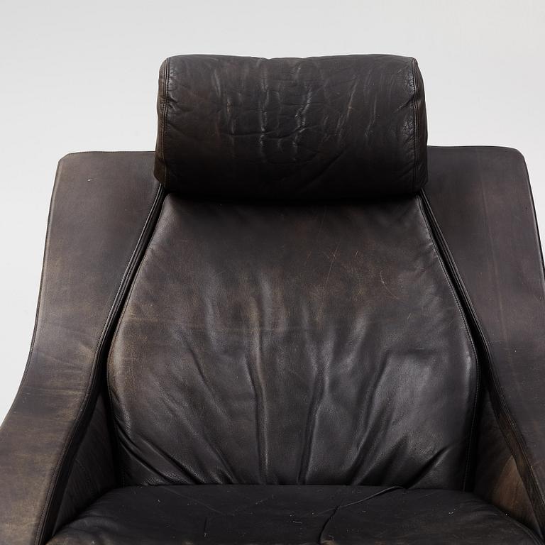 Takashi Okamura & Erik Marquardsen, a "Wave" armchair with ottoman, Nelo, 1970's.