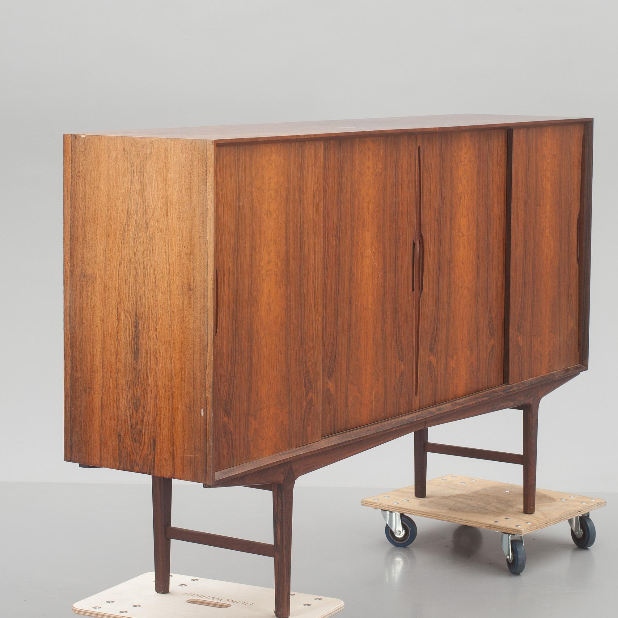 SIDEBOARD, Danmark 1900-talets mitt. Cites-intyg medföljer.