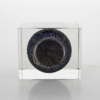 Oiva Toikka, annual glass cube 1980, signed Oiva Toikka Nuutajärvi 1980, 37/1000.