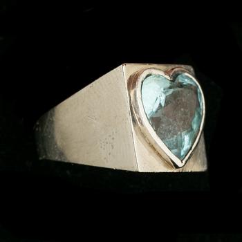 RING, 18 k vitguld med akvamarin. Vikt ca 14,5 g.