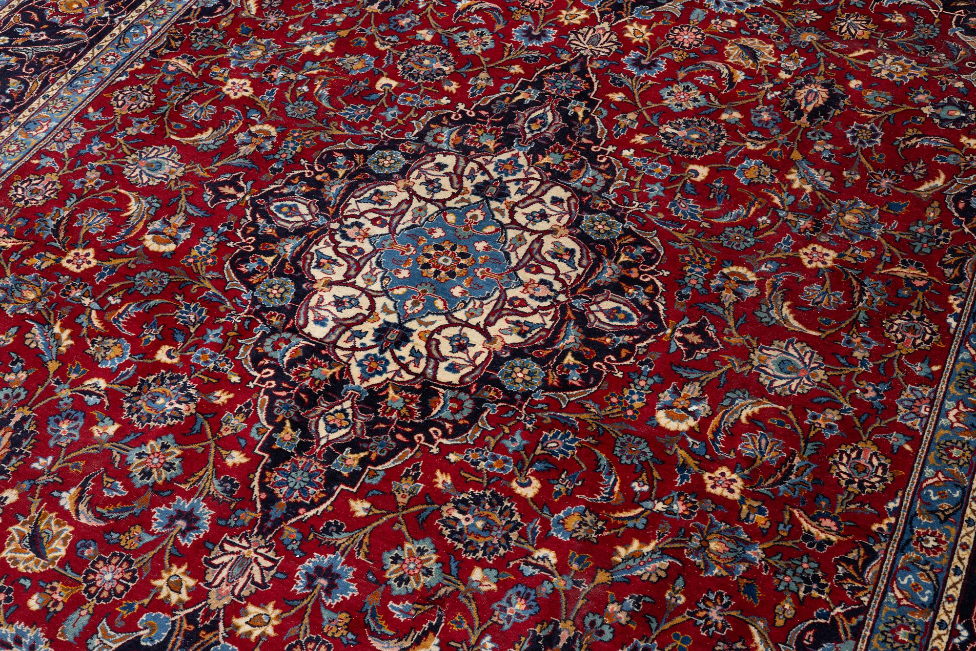 A Kashan carpet, a. 407 x 265 cm.