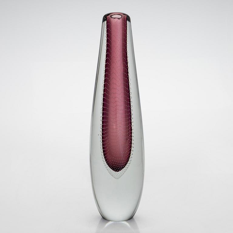 Gunnel Nyman, A glass vase, signed G. Nyman Nuutajärvi Notsjö.