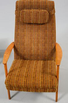 FÅTÖLJ MED FOTPALL, omkring 1900-talets mitt.